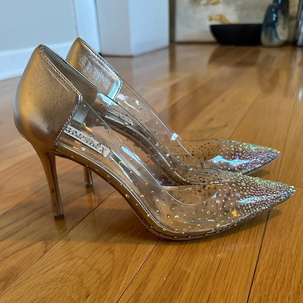 Badgley Mischka Gisela Embellished Champagne Pump NIB size 8.5